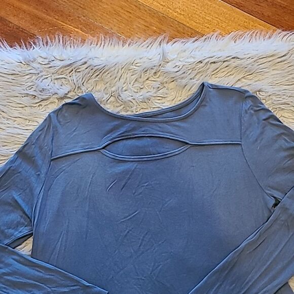 Soft surroundings womens soft blue long sleeve flowy shirt with cut out front - Picture 2 of 6